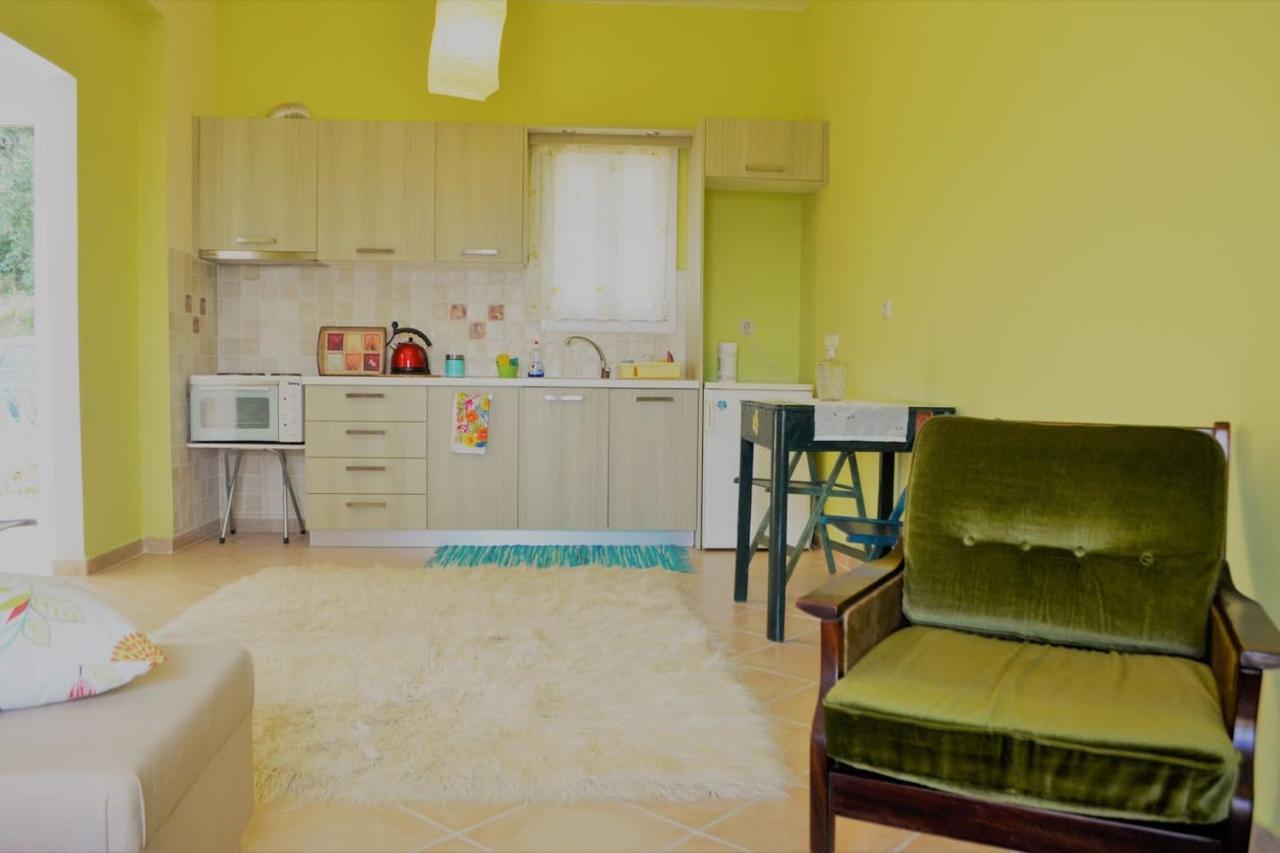 Ermina'S Gaze Apartment Agioi Deka  Bagian luar foto
