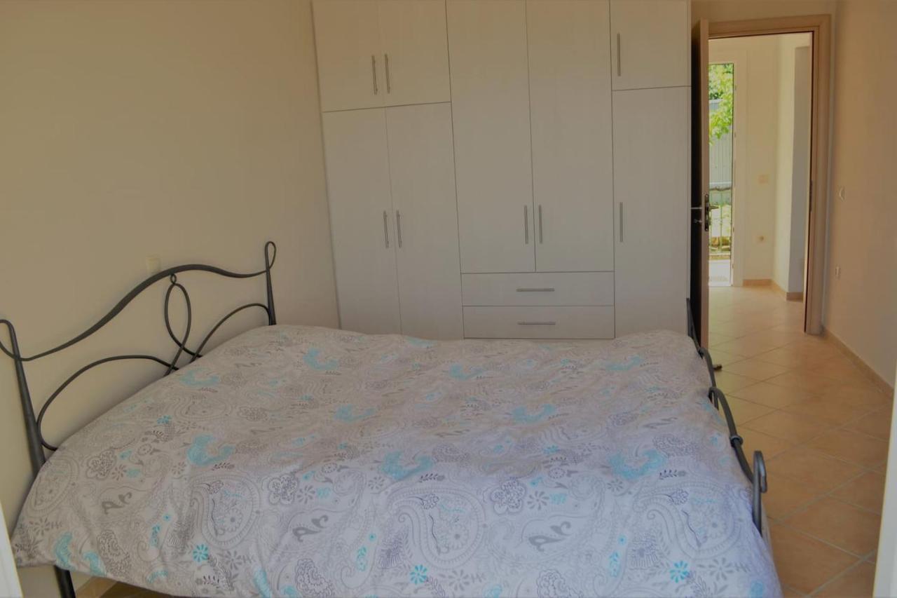 Ermina'S Gaze Apartment Agioi Deka  Bagian luar foto