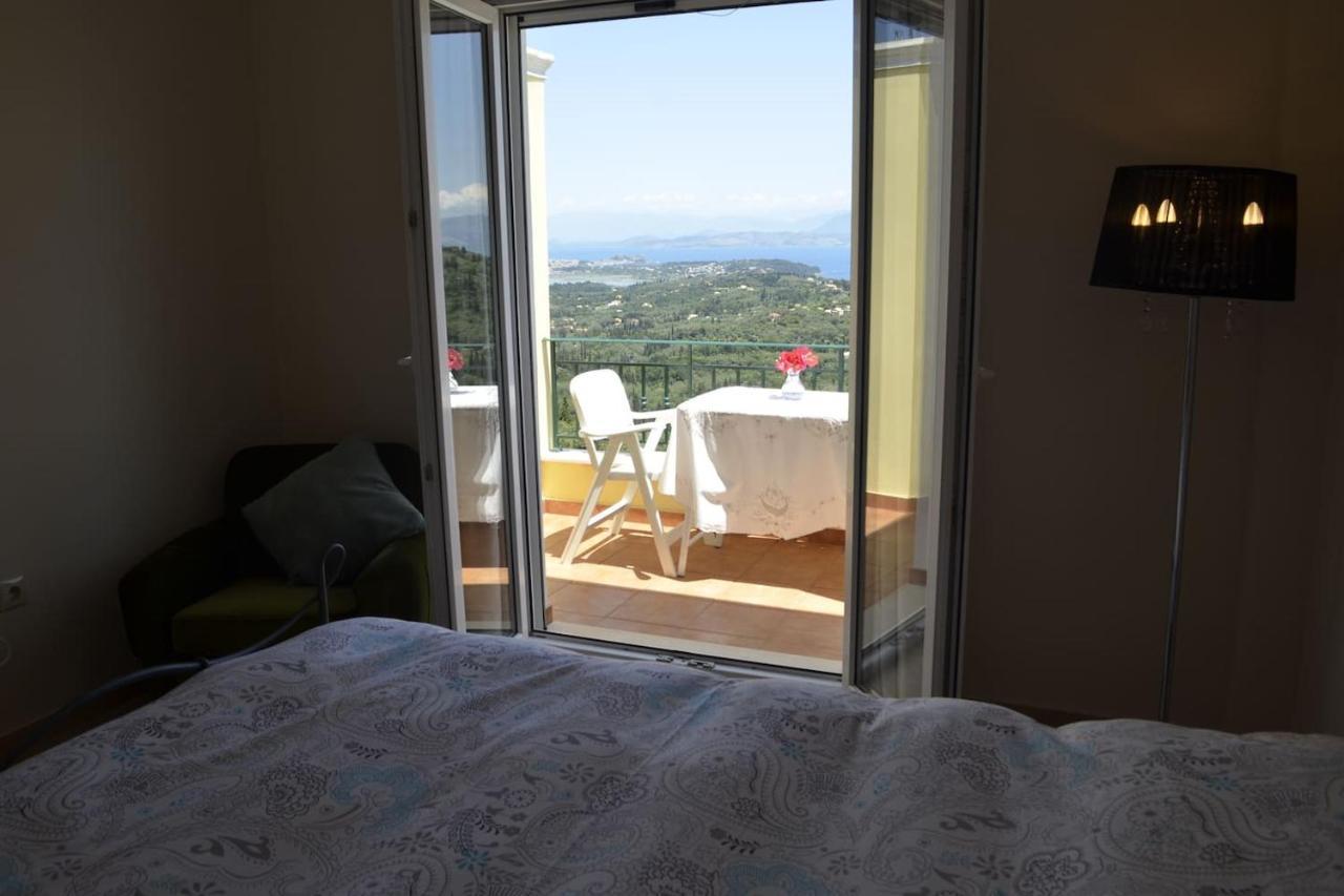 Ermina'S Gaze Apartment Agioi Deka  Bagian luar foto