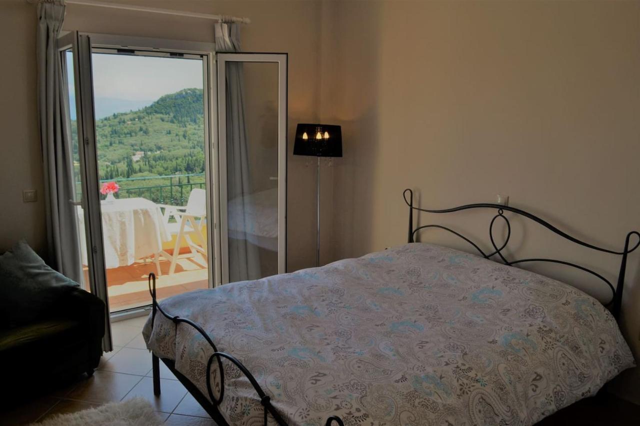 Ermina'S Gaze Apartment Agioi Deka  Bagian luar foto