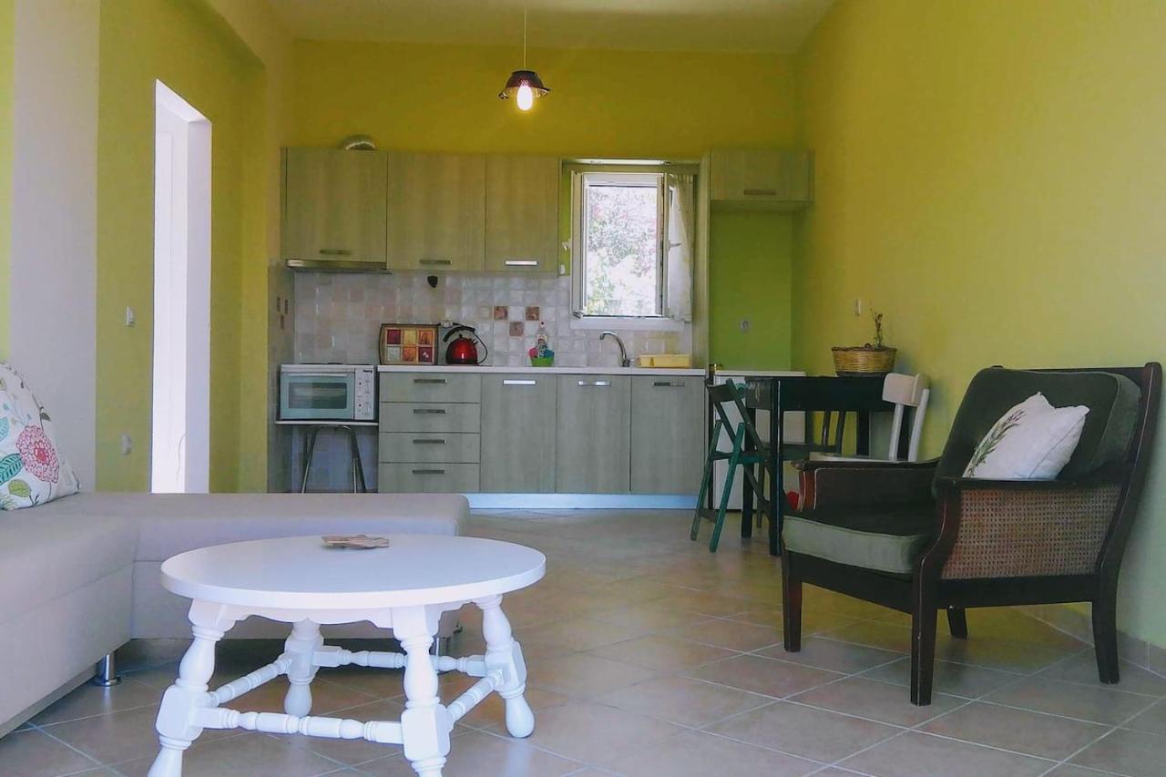 Ermina'S Gaze Apartment Agioi Deka  Bagian luar foto