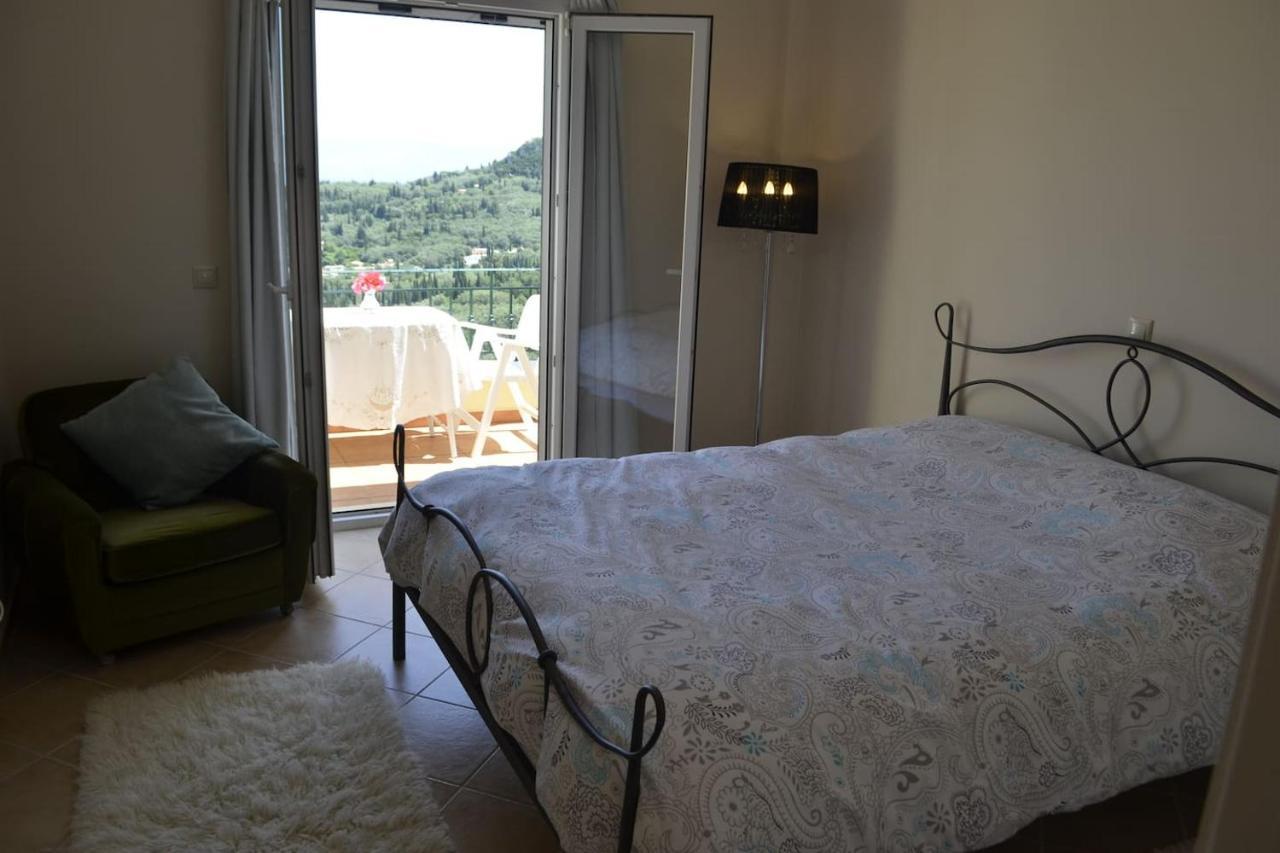 Ermina'S Gaze Apartment Agioi Deka  Bagian luar foto