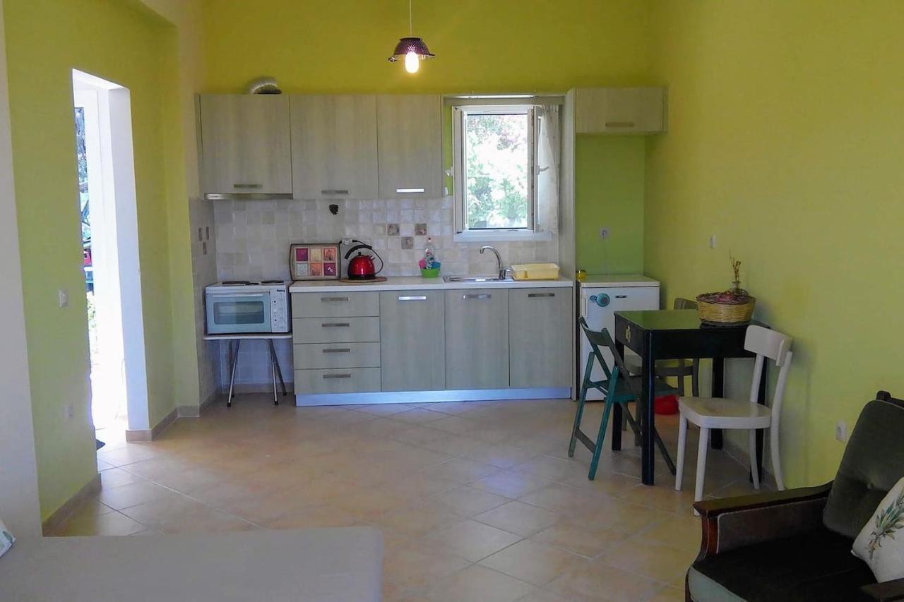 Ermina'S Gaze Apartment Agioi Deka  Bagian luar foto